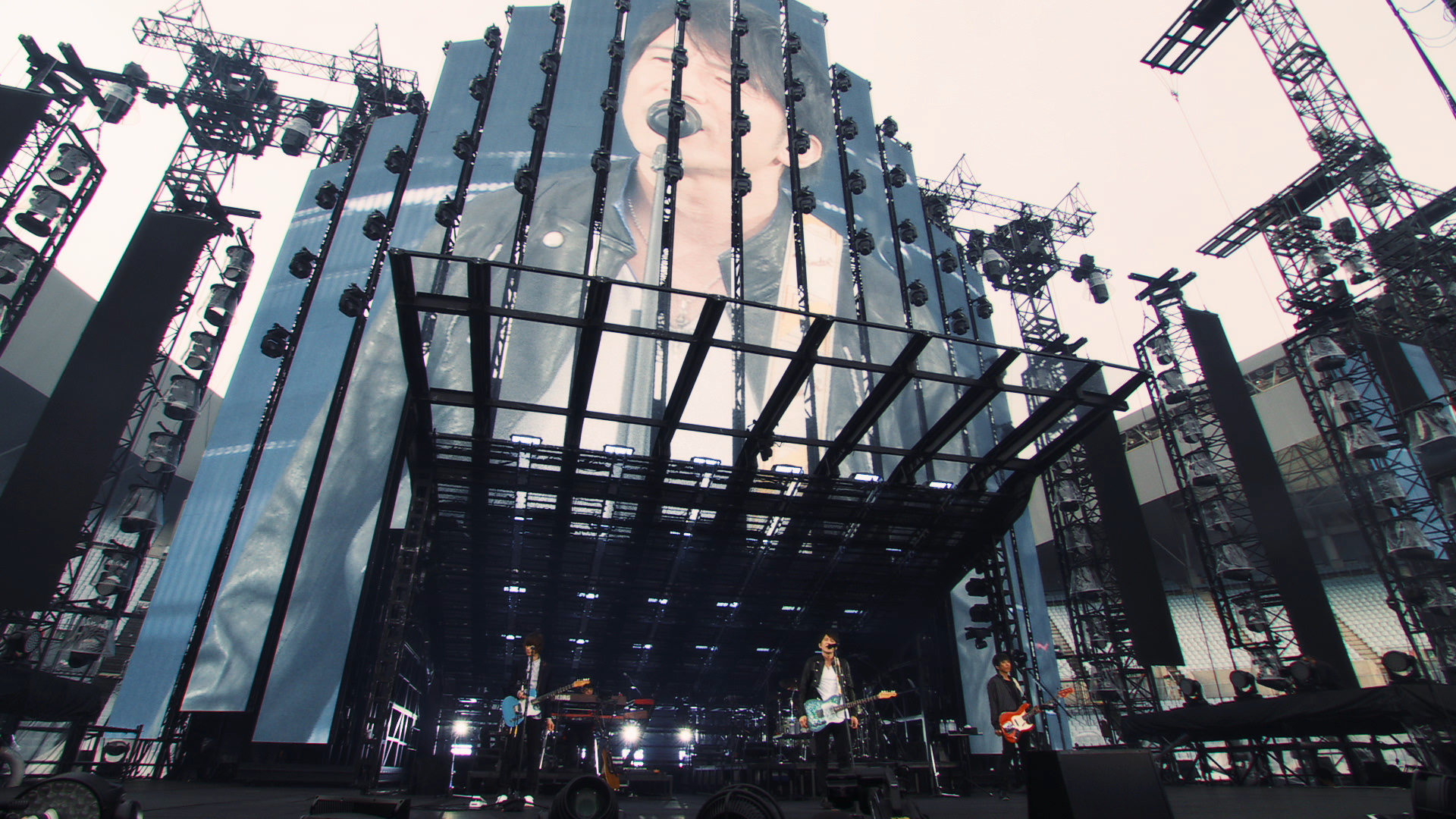 Mr.Children 30th Anniversary Tour 半世紀へのエントランス」Stage 